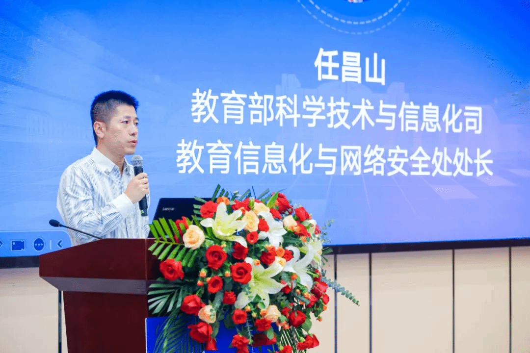 西北工业大学副校长张艳宁致欢迎辞,向与会嘉宾学者介绍了西工大脉源